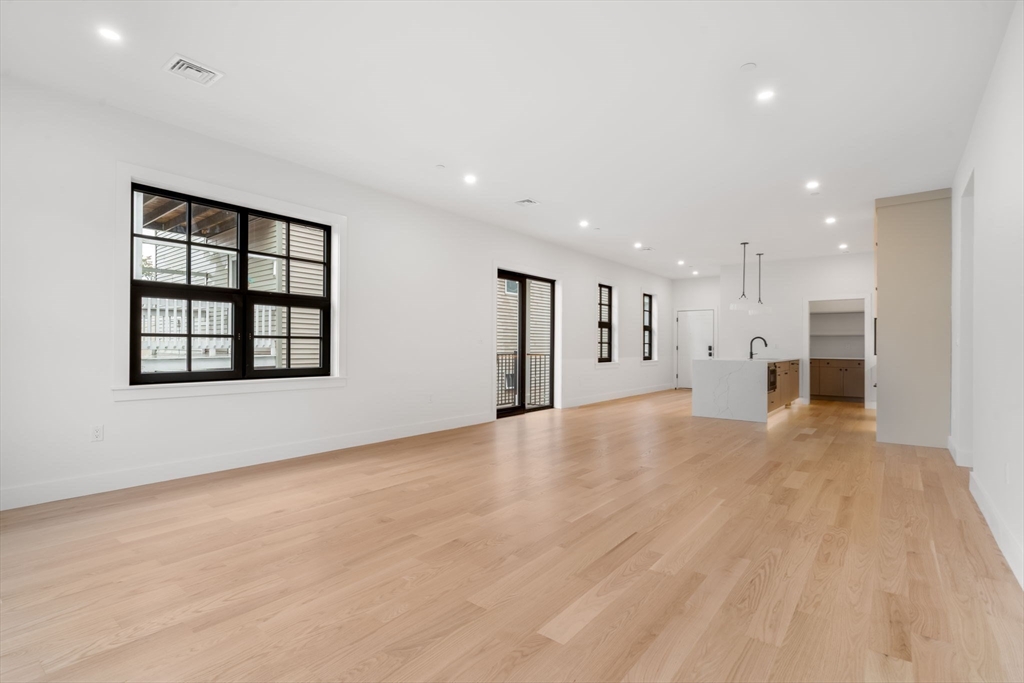 33 Pearl Street, Unit 4 Boston, MA 02125 - Photo 12 of 38