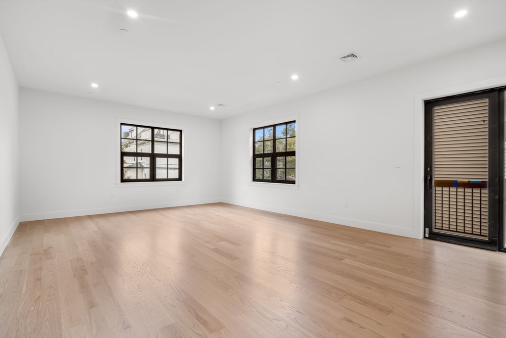 33 Pearl Street, Unit 4 Boston, MA 02125 - Photo 14 of 38