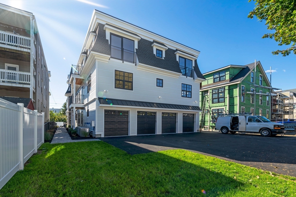 33 Pearl Street, Unit 4 Boston, MA 02125 - Photo 2 of 38