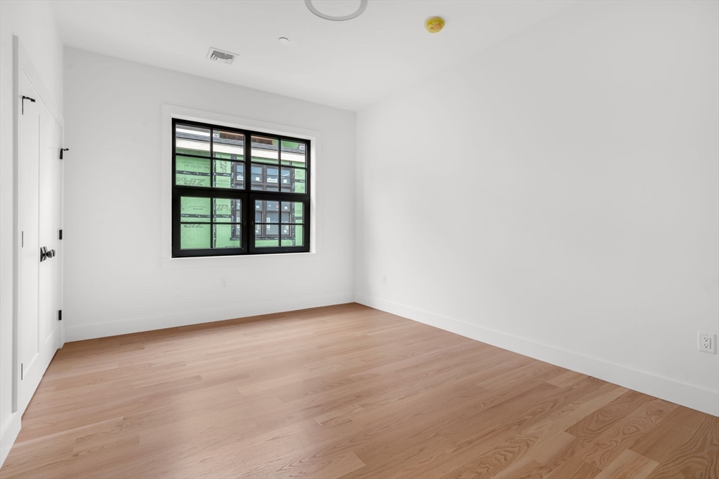 33 Pearl Street, Unit 4 Boston, MA 02125 - Photo 23 of 38