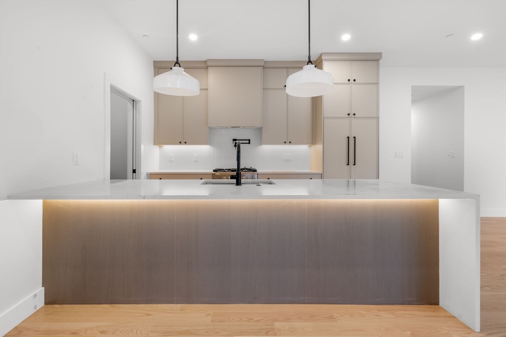 33 Pearl Street, Unit 4 Boston, MA 02125 - Photo 4 of 38