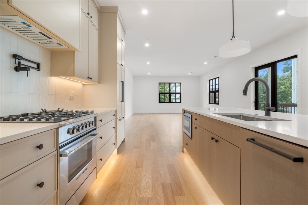 33 Pearl Street, Unit 4 Boston, MA 02125 - Photo 6 of 38