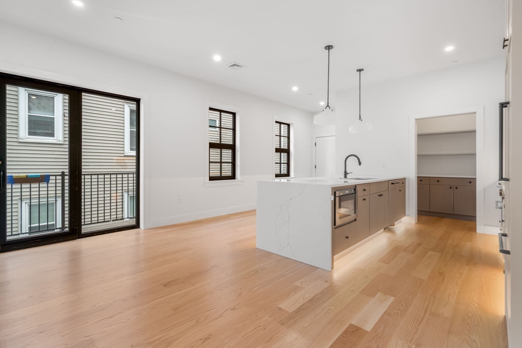 33 Pearl Street, Unit 4 Boston, MA 02125 - Photo 8 of 38