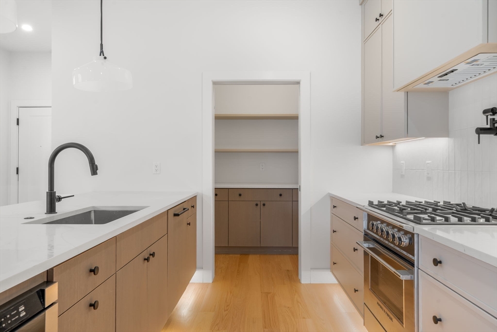 33 Pearl Street, Unit 4 Boston, MA 02125 - Photo 9 of 38