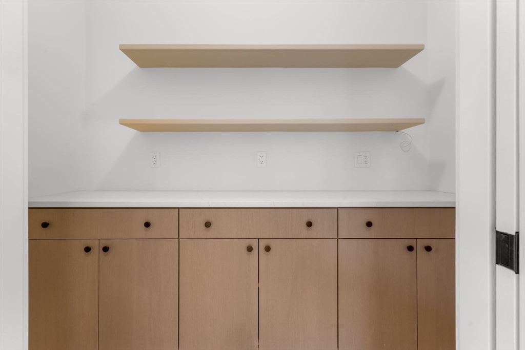 33 Pearl Street, Unit 4 Boston, MA 02125 - Photo 10 of 38