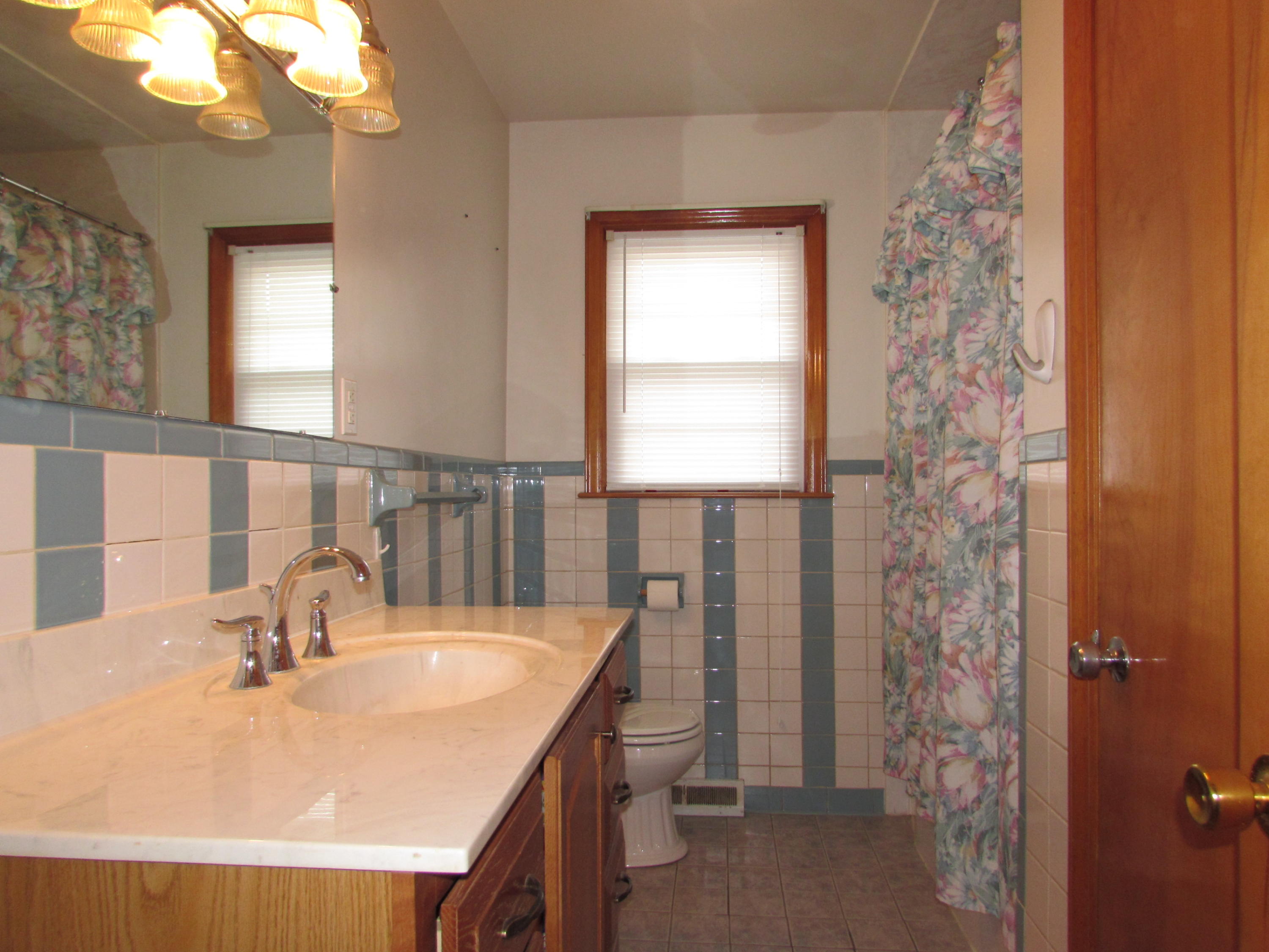 1502 Mountain View Road Vinton, VA 24179 - Photo 14 of 17 511