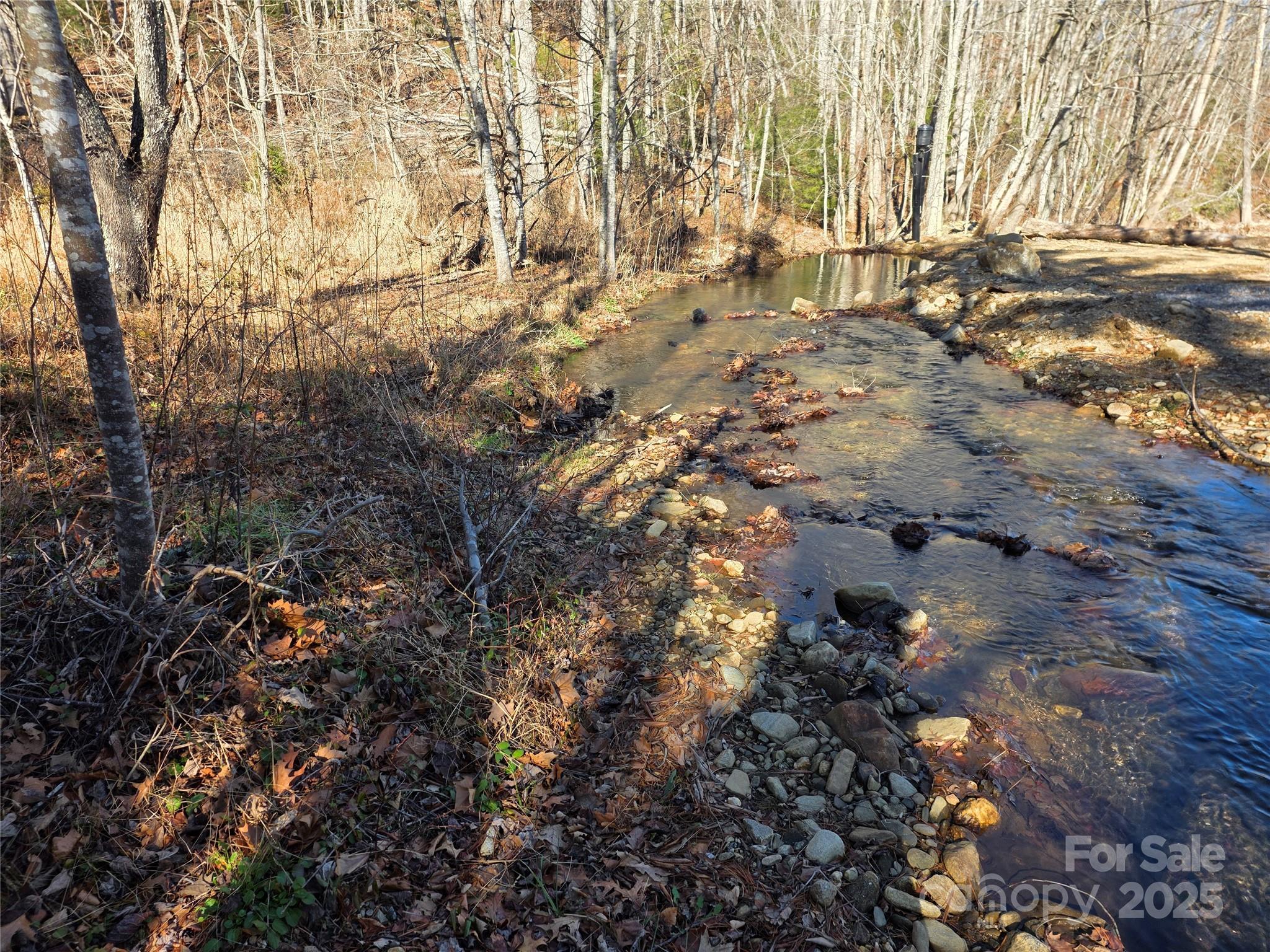 536 Hickory Springs Road Burnsville, NC 28714 - Photo 2 of 26 a view of side of a building