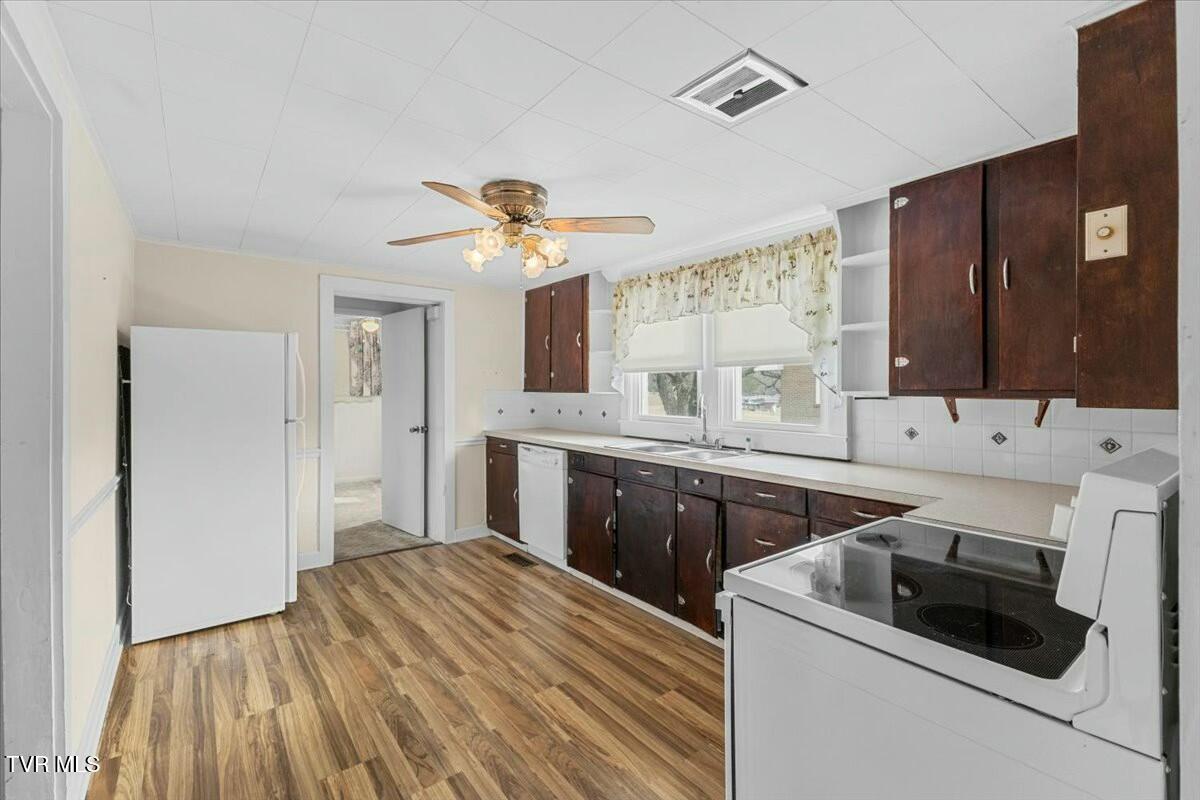 516 Old Union Road Church Hill, TN 37642 - Photo 8 of 30 Kitchen