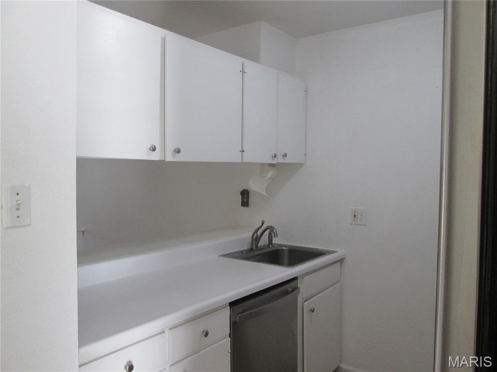 1210 Wicklow Road, Unit L Ballwin, MO 63021 - Photo 6 of 17