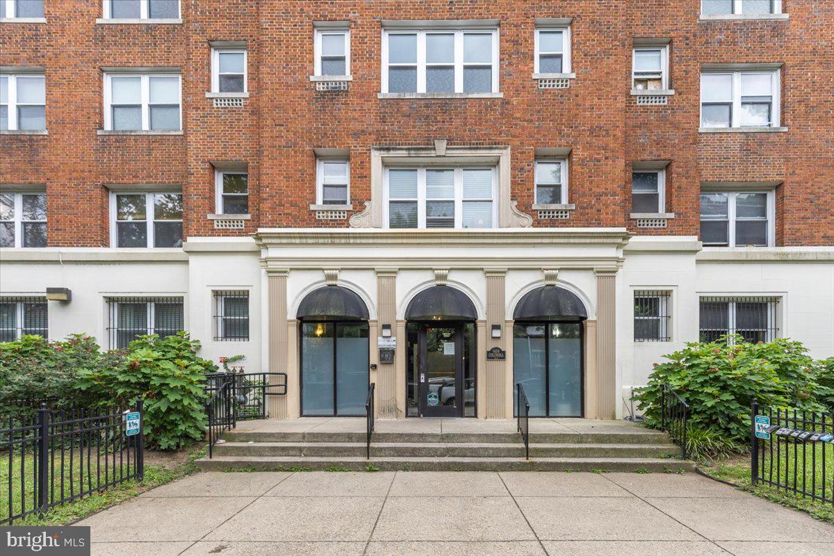 1458 Columbia Road Northwest, Unit 105 Washington, DC 20009 - Photo 2 of 39 a front view of a building with garden