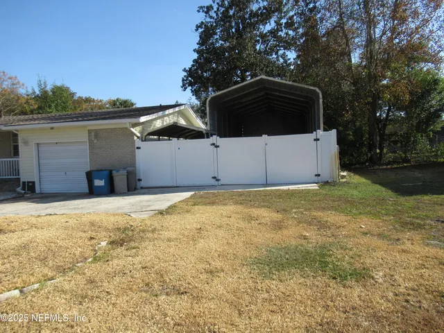 a view of a garage