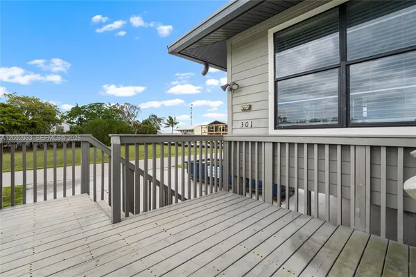 $359,950 | 301 Allen Avenue, Everglades City, FL 34139