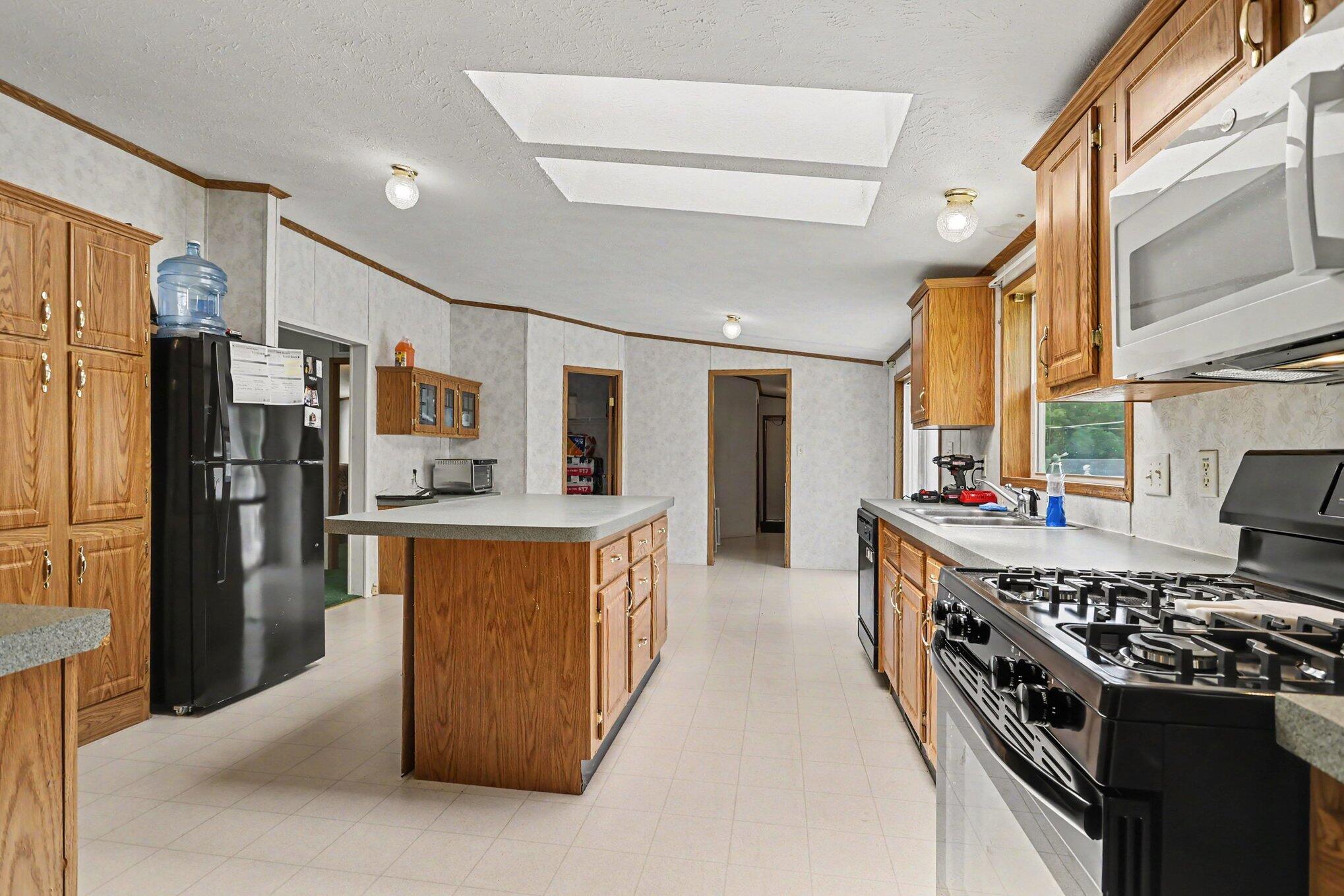 15690 Madron Lake Road Buchanan, MI 49107 - Photo 5 of 23 005_file_1113