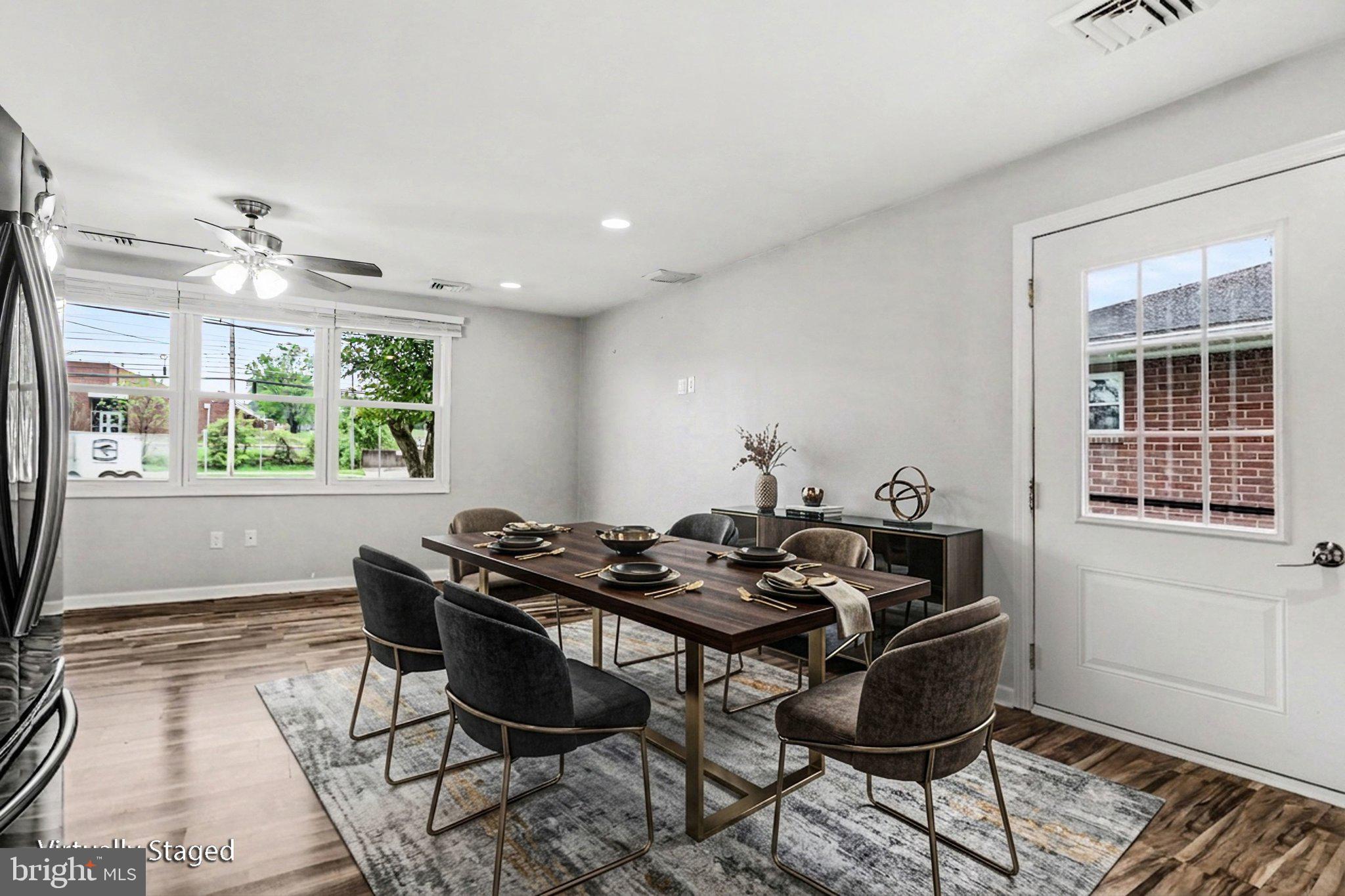 Dining area - Photo Virtually Staged