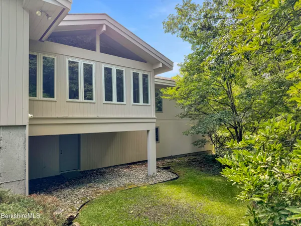 $825,000 | 26 Westbrook Terrace, Pittsfield, MA 01201