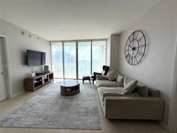 $4,700 | 475 Brickell Avenue, Unit 2707, Miami, FL 33131