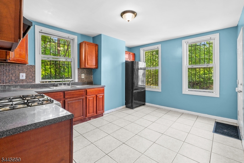681 South 11th Street, Unit 3 Newark, NJ 07103 - Photo 9 of 14