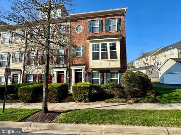 $560,000 | 23764 Clarksmeade Drive, Clarksburg, MD 20871