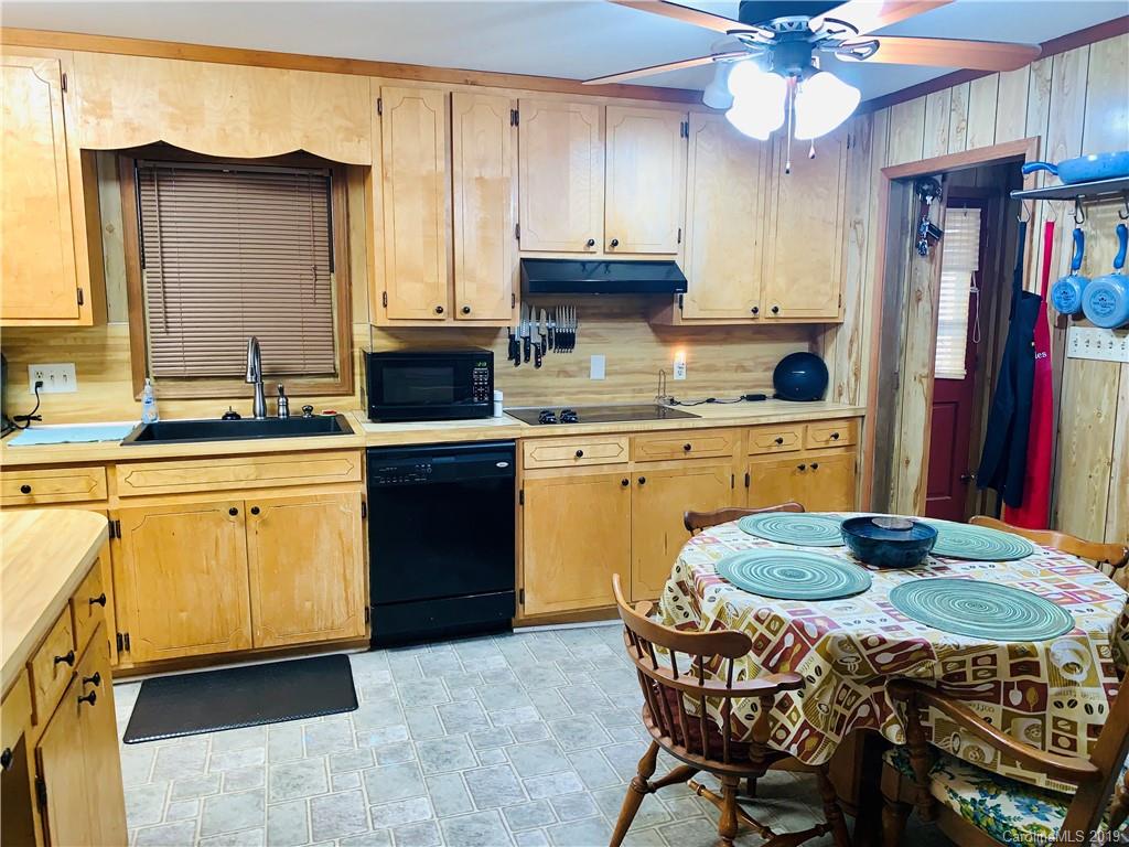 220 Pine Valley Road Salisbury, NC 28147 - Photo 9 of 29 a kitchen with a table and chairs
