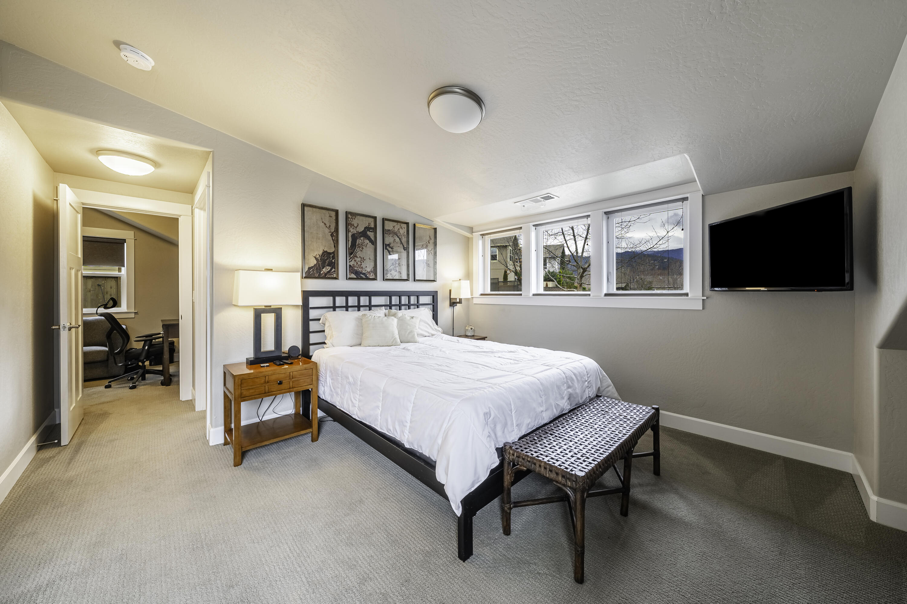 946 Stone Ridge Avenue Ashland, OR 97520 - Photo 19 of 26 DSC06420-Edit