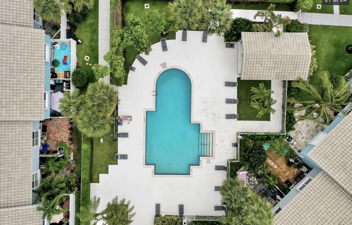 942 Jeffery Street Boca Raton, FL 33487 - Photo 12 of 14 12