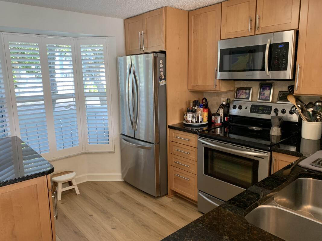 942 Jeffery Street Boca Raton, FL 33487 - Photo 5 of 14 5