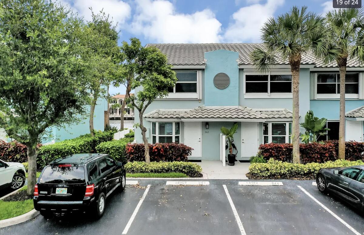942 Jeffery Street Boca Raton, FL 33487 - Photo 10 of 14 10