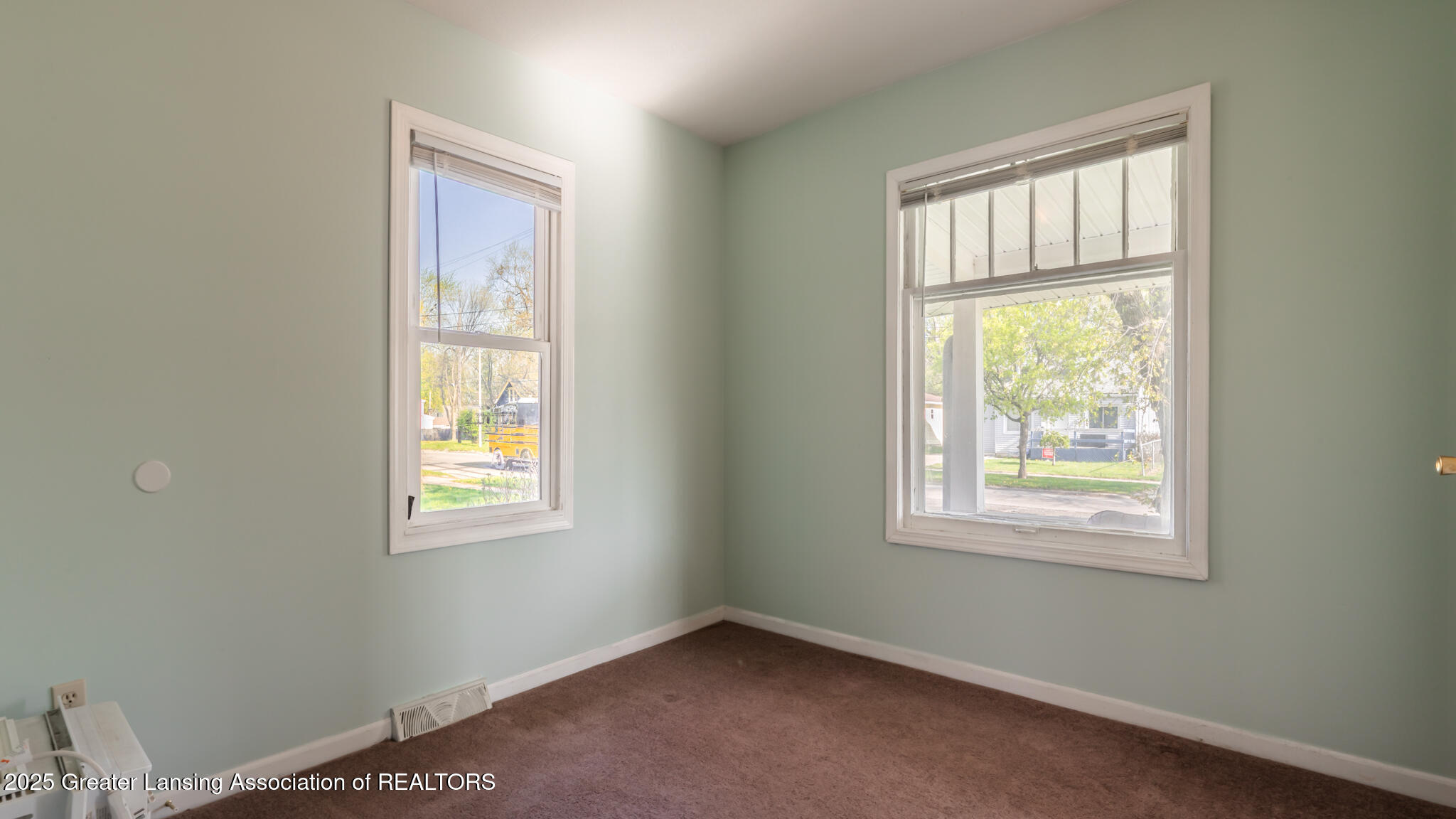 724 East Cavanaugh Road Lansing, MI 48910 - Photo 11 of 24 724ECavanaugh11