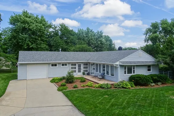 $229,900 | 4 Woodruff Drive, Bloomington, IL 61701