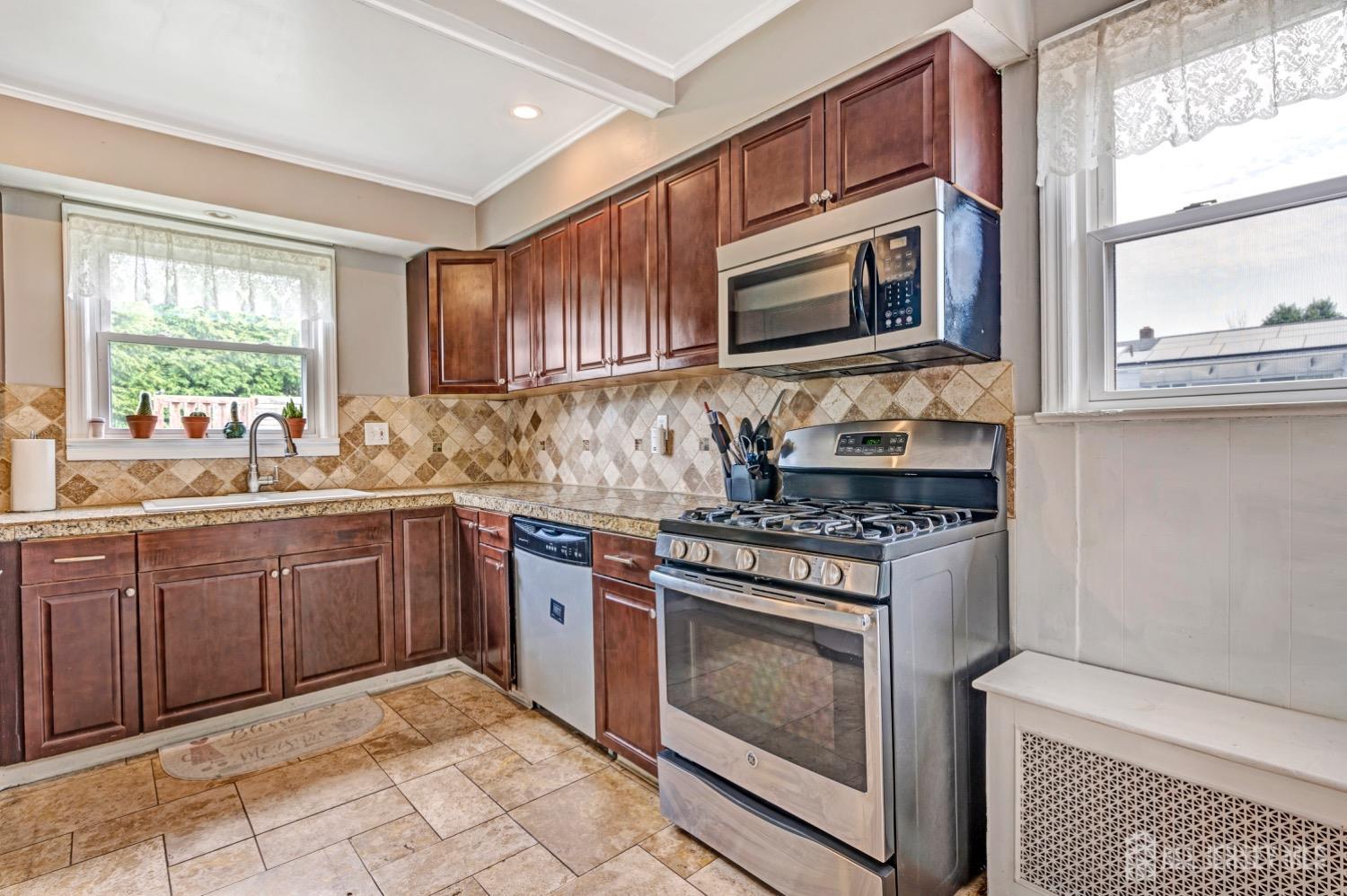 110 Parker Street Middlesex, NJ 08846 - Photo 11 of 28