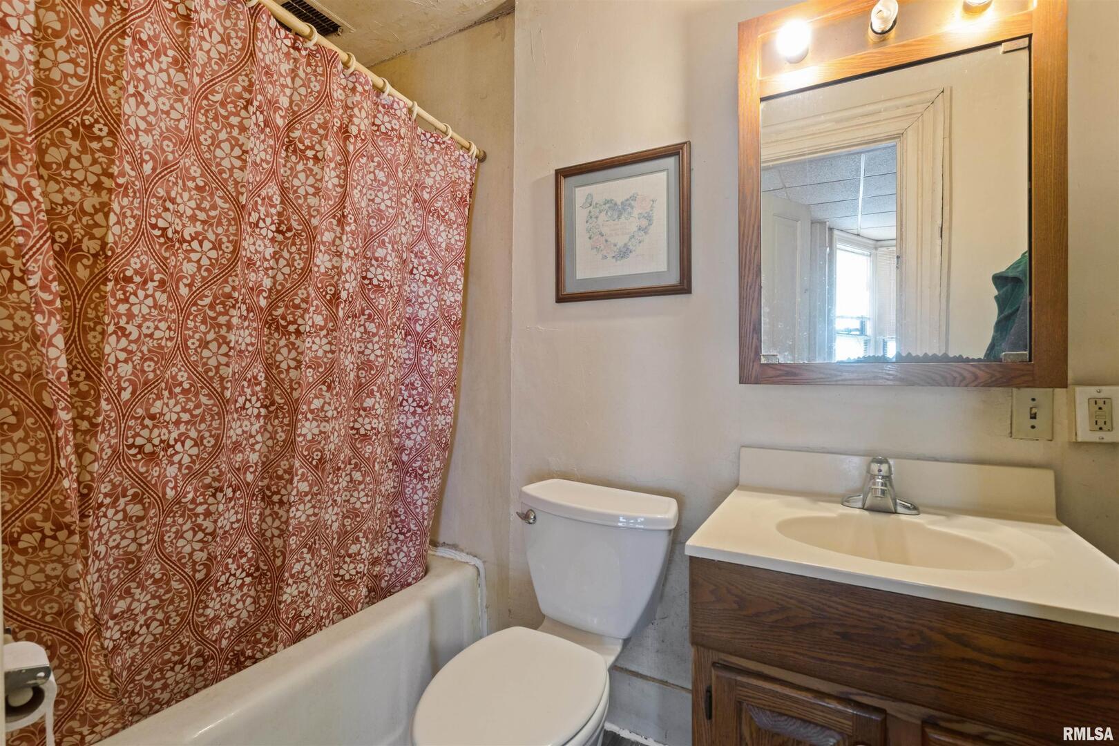 431 6th Avenue South Clinton, IA 52732 - Photo 4 of 24