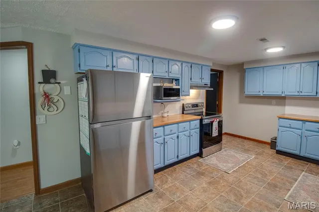 $389,000 | 32952 Crystal Lake Road, Jerseyville, IL 62052