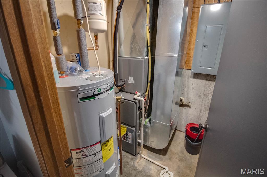 32952 Crystal Lake Road Jerseyville, IL 62052 - Photo 18 of 43