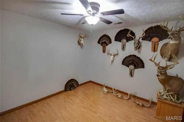 $389,000 | 32952 Crystal Lake Road, Jerseyville, IL 62052