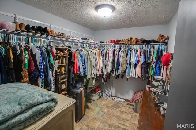 $389,000 | 32952 Crystal Lake Road, Jerseyville, IL 62052