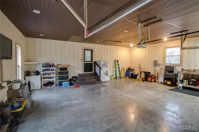 $389,000 | 32952 Crystal Lake Road, Jerseyville, IL 62052