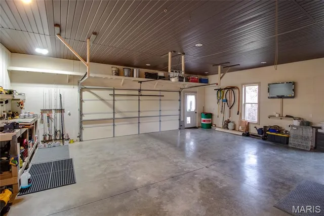 $389,000 | 32952 Crystal Lake Road, Jerseyville, IL 62052