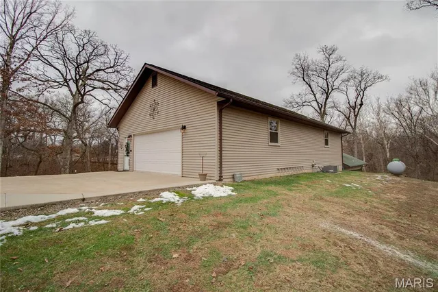 $389,000 | 32952 Crystal Lake Road, Jerseyville, IL 62052