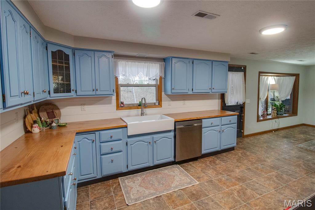 32952 Crystal Lake Road Jerseyville, IL 62052 - Photo 9 of 43