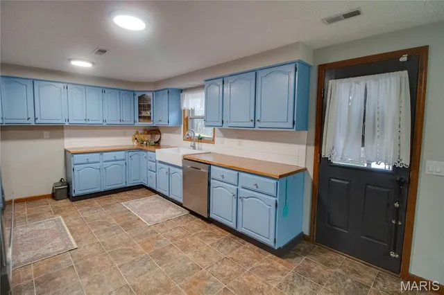 $389,000 | 32952 Crystal Lake Road, Jerseyville, IL 62052