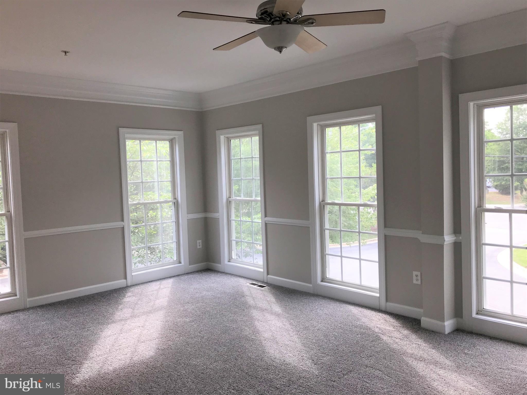 175 Riverton Place Edgewater, MD 21037 - Photo 12 of 26 Large Living Room