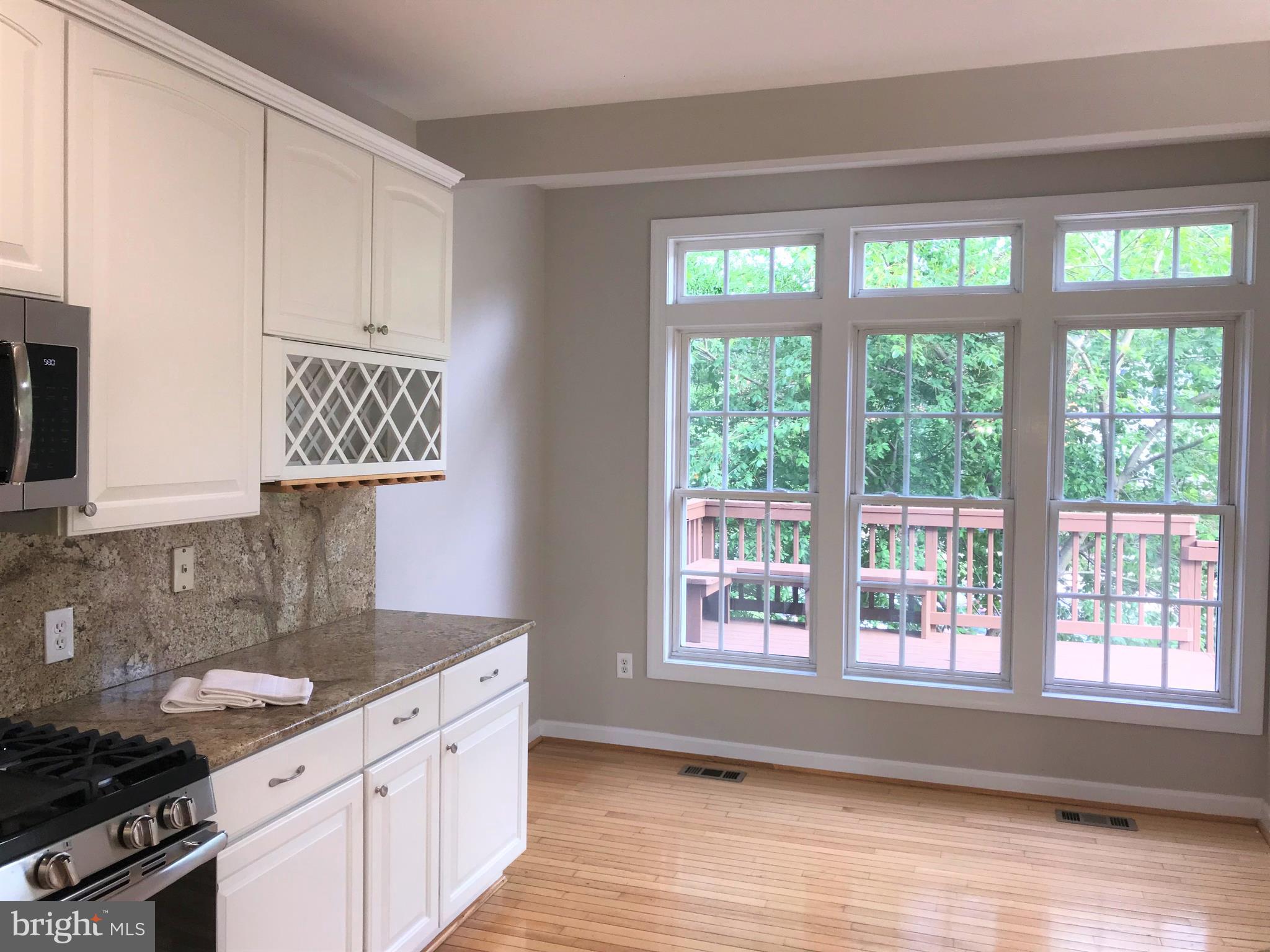 175 Riverton Place Edgewater, MD 21037 - Photo 6 of 26 Kitchen with Breakfast area