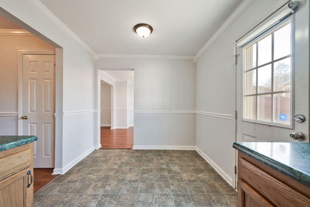 4073 Alexis Circle Chattanooga, TN 37406 - Photo 13 of 41 Breakfast area in kitchen