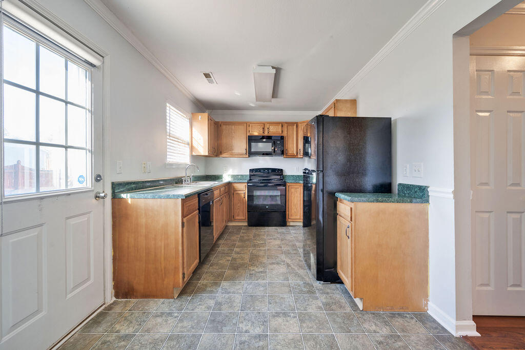 4073 Alexis Circle Chattanooga, TN 37406 - Photo 14 of 41 Looking into kitchen from Dining roon