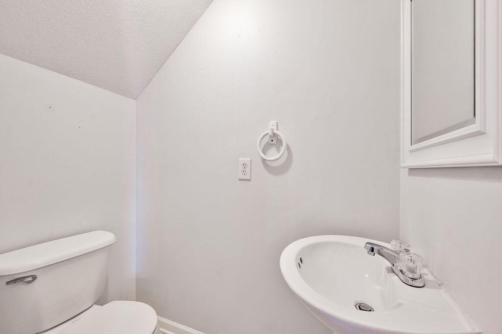 4073 Alexis Circle Chattanooga, TN 37406 - Photo 18 of 41 Powder Room downstairs