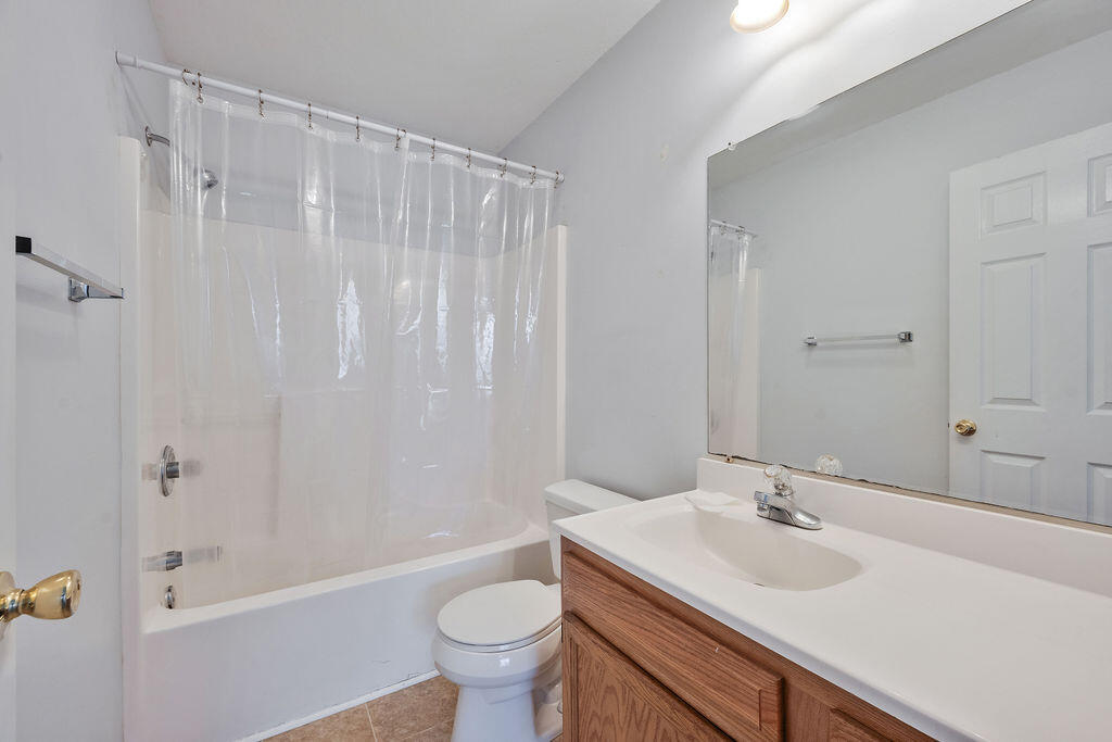 4073 Alexis Circle Chattanooga, TN 37406 - Photo 24 of 41 Primary Bathroom