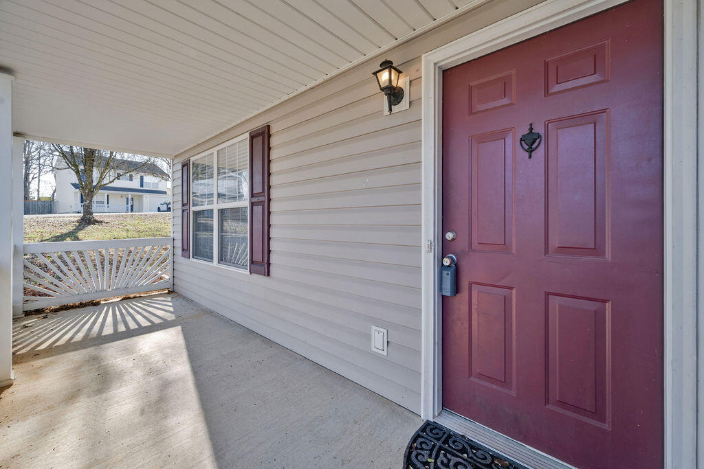 4073 Alexis Circle Chattanooga, TN 37406 - Photo 3 of 41 Front Entry