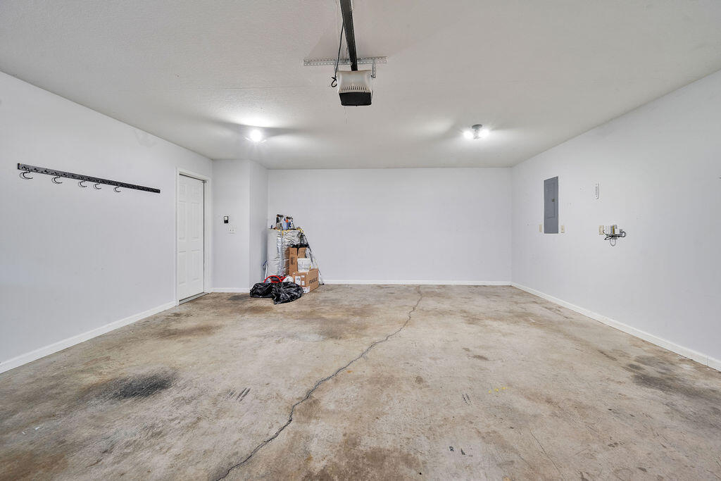 4073 Alexis Circle Chattanooga, TN 37406 - Photo 33 of 41 Garage view looking in