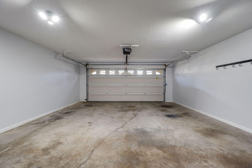 4073 Alexis Circle Chattanooga, TN 37406 - Photo 34 of 41 Garage view looking ou