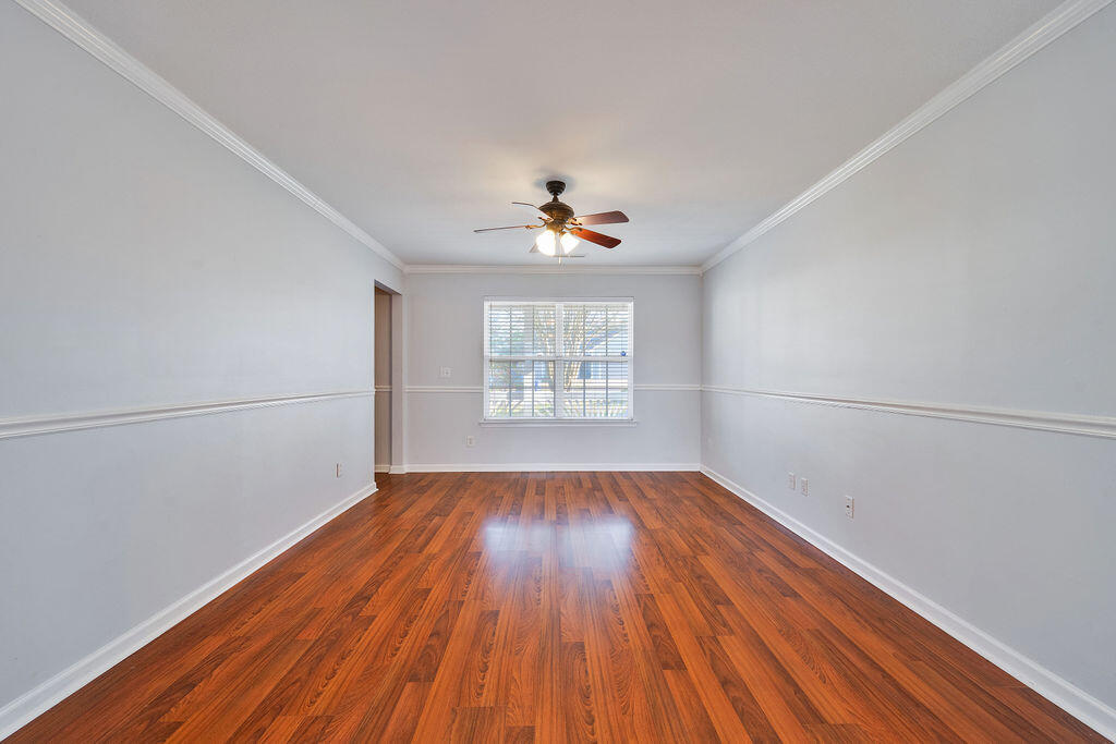 4073 Alexis Circle Chattanooga, TN 37406 - Photo 7 of 41 Living Room looking towards front